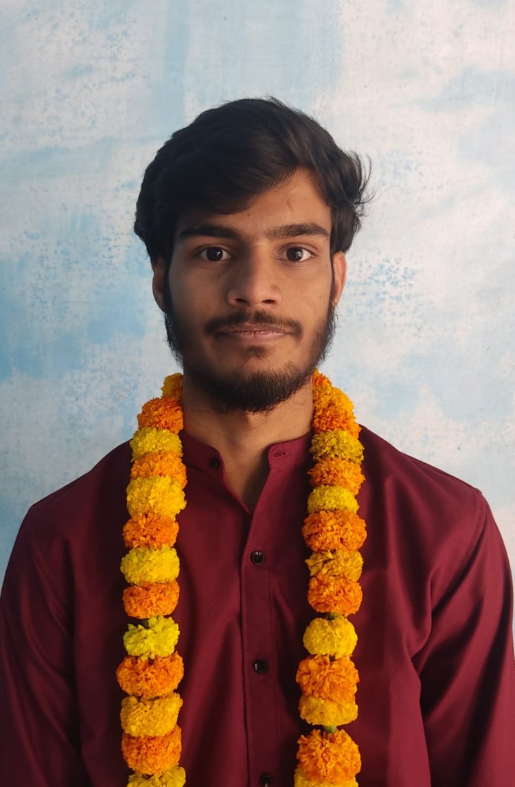 बलिया : हाईस्कूल में हिमांशु गुप्ता व इंटरमीडिएट में कार्तिक सिंह बने जिला टॉपर