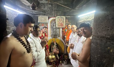 उज्जैन: महाकाल मंदिर में आद्य गुरु श्री शंकराचार्य जी का पूजन किया