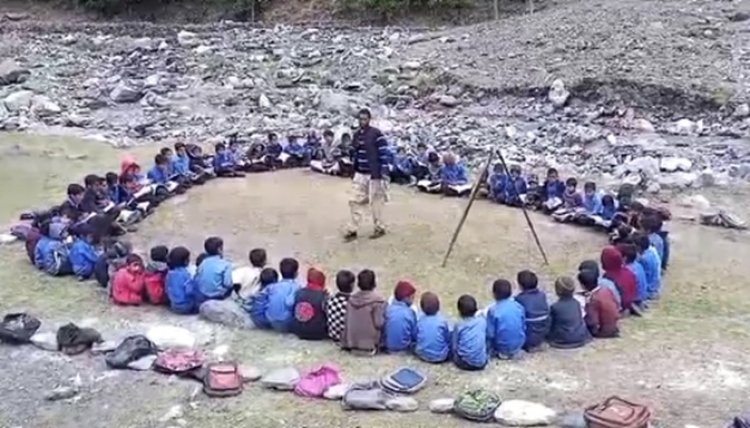 पाकिस्तान युद्ध में बच्चों को थमा सकता है बंदूक, नियंत्रण रेखा के पास स्कूलों में दिया जा रहा है प्रशिक्षण