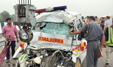 अमेठी में पूर्वांचल एक्सप्रेस-वे पर भीषण सड़क हादसा, शव लेकर जा रही एंबुलेंस पिकअप से टकराई, 5 की मौत, एक घायल