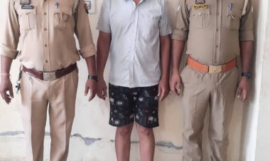 कानपुर, 19 जून: बर्रा थाना क्षेत्र में एक नाबालिग लड़की से बलात्कार के आरोप में उसके सौतेले पिता को गुरुवार को गिरफ्तार कर जेल भेज दिया गया.