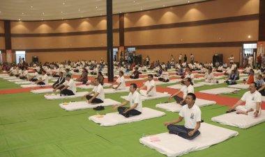 कोरबा : कैबिनेट मंत्री श्री देवांगन के सानिध्य में सामूहिक योग कार्यक्रम हुआ आयोजित, स्वस्थ जीवनशैली का दिया संदेश