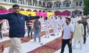 दारुल उलूम वारसिया मदरसे में अंतर्राष्ट्रीय योग दिवस: अल्पसंख्यक राज्यमंत्री दानिश आजाद अंसारी ने छात्रों संग किया योग अभ्यास