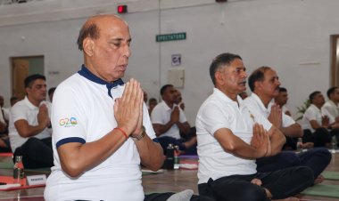 एक सैनिक को शारीरिक और मानसिक रूप से तैयार करता है योग: राजनाथ सिंह