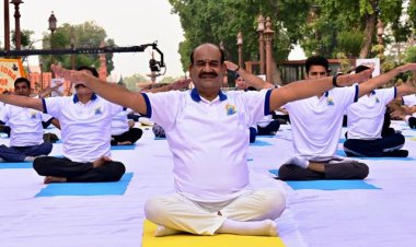 लोकसभा अध्यक्ष ने योग दिवस पर संसद और लाल किला परिसर में योग सत्र का नेतृत्व किया