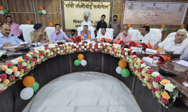 विकास और जनकल्याण की योजनाओं को पात्रों तक पहुँचाना प्राथमिकता : संजय सिंह गंगवार