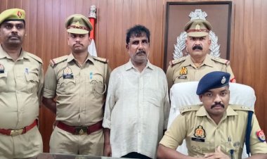 -सोमवार को 'जनता दर्शन' में एडमिशन के लिए मुख्यमंत्री से मिली थी नन्हीं बच्ची