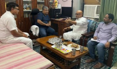 लविवि के प्रोफेसर रविकांत से मिले कांग्रेस प्रदेश अध्यक्ष अजय राय: दलित शिक्षक की आवाज दबाने की कोशिश पर कांग्रेस का कड़ा विरोध