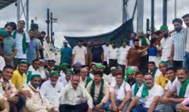 टोल प्लाजा पर दूसरे दिन भी किसान का धरना