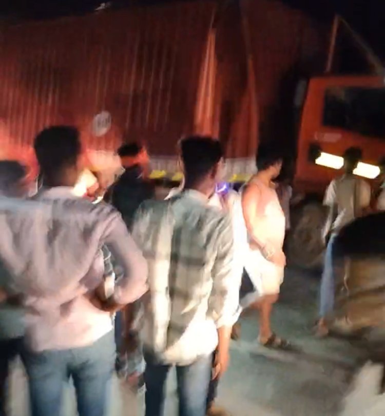 कई किलोमीटर तक लोगों को रौंदता रहा डीसीएम चालक, दो की मौत दर्जन भर घायल