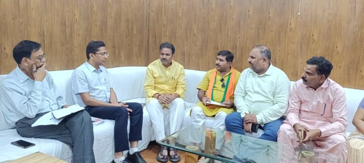 प्रयागराज में बारिश से पहले नाले-नालियों की सफाई तेज करने के निर्देश, महापौर ने बढ़ाई मैनपावर