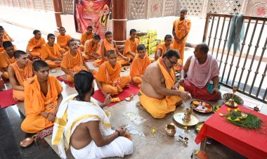 करपात्र प्राकट्योत्सव के पहले दिन एक लाख किशमिस से हुआ गणपति लक्षार्चन