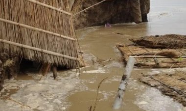 बलिया में गंगा का विकराल रूप: खतरा बिंदु पार, कई घर नदी में समाए, ग्रामीण दहशत में