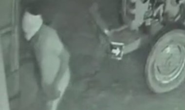 गढ़िया पुल के पास दुकान में चोरी, लग्जरी कार से आए चोर, सीसीटीवी में कैद हुई वारदात
