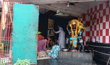 श्रावण मास के तीसरे सोमवार को शिव मंदिरों में लगा भक्तों का रेला