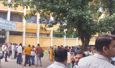 गाजियाबाद : झमाझम बारिश से जनजीवन प्रभावित, नगर निगम मुख्यालय में उतरा करंट