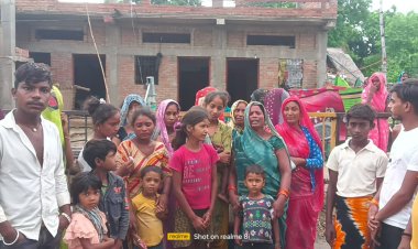 अनियंत्रित पिकअप की चपेट में आकर महिला की मौत, दो की हालत गंभीर