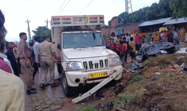 लोडर ने गुमटी में मारी टक्कर, एक की मौत व दाे घायल