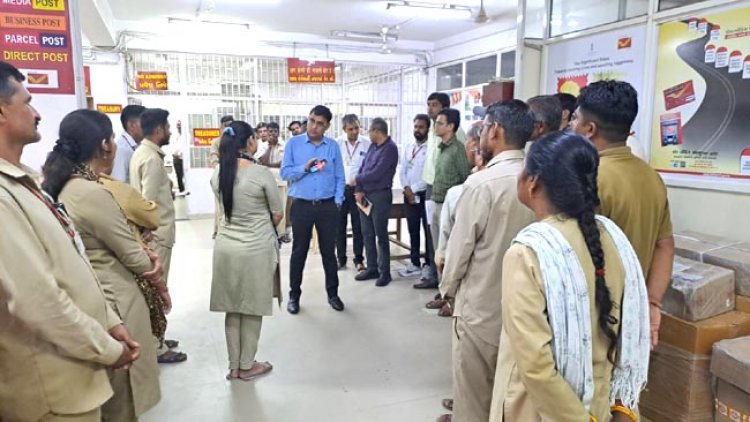 नेशनल पोस्टल वर्कर्स डे : डाक ही नहीं, बैंकिंग व आधार सेवाएं भी घर बैठे उपलब्ध करा रहा डाकिया - कृष्ण कुमार यादव