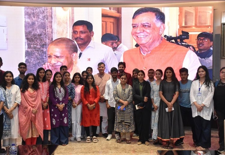 लविवि के विद्यार्थियों ने विधान सभा का किया भ्रमण