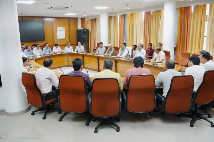 राष्ट्रीय नि‍काय सम्‍मेलन में बेहतर काम करने वाले कर्मचार‍ियों को स्पीकर ने कि‍या प्रोत्‍साहि‍त