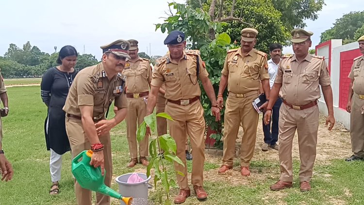 प्रदेशव्यापी पौधारोपण अभियान: काशी में मां के नाम रोपे पौधे, देखभाल का लिया संकल्प