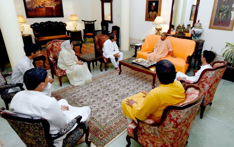 उत्तर प्रदेश के मुख्यमंत्री योगी आदित्यनाथ ने पूर्व सांसद, मनकापुर रियासत के महाराज कुंवर आनंद सिंह को दी भावभीनी श्रद्धांजलि