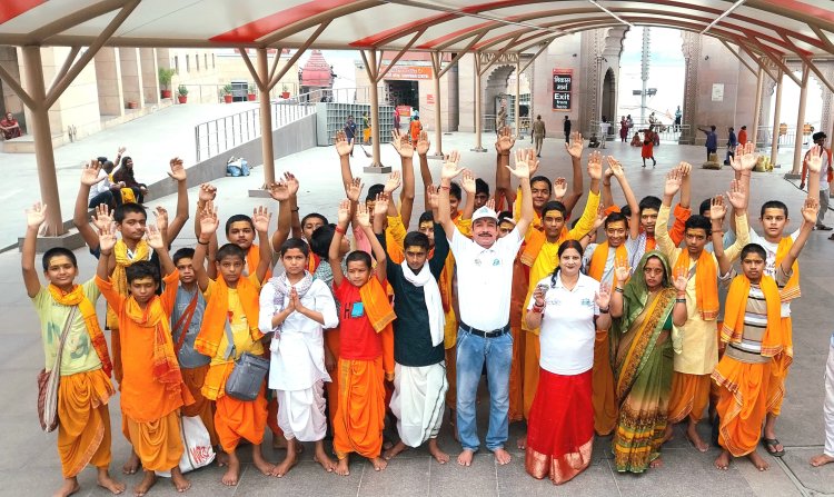 पवित्र श्रावण मास का पावन शुभारंभ: काशी में गूंजा 'हर हर महादेव' और शिव पंचाक्षर मंत्र