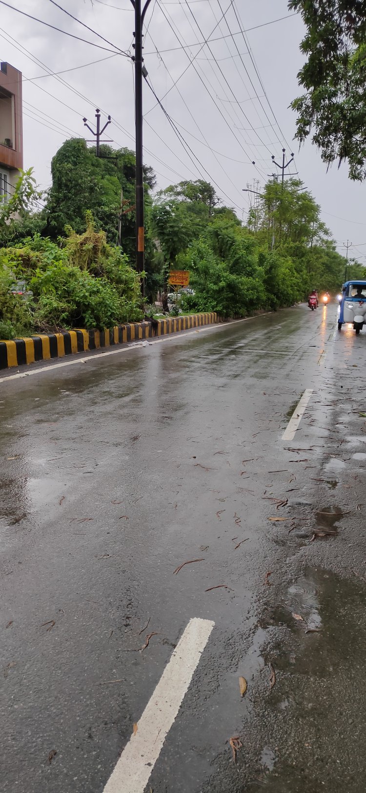 दिनभर उमस भरी गर्मी के बाद शाम को झमाझम बरसे मेघ, शहर भर में जलभराव