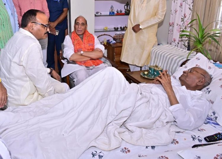 पूर्व विधायक विद्यासागर गुप्ता के आवास पहुंचे राजनाथ सिंह