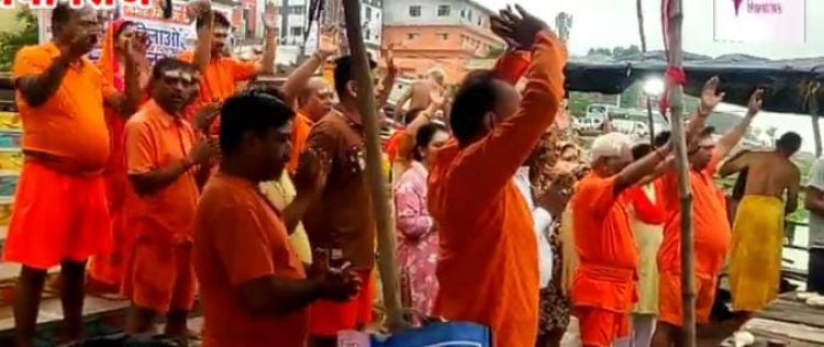 हर हर महादेव के जयघोष से गूंजा प्रयागराज: श्रावण के पहले सोमवार को शुरू हुआ बाबा भोले का जलाभिषेक