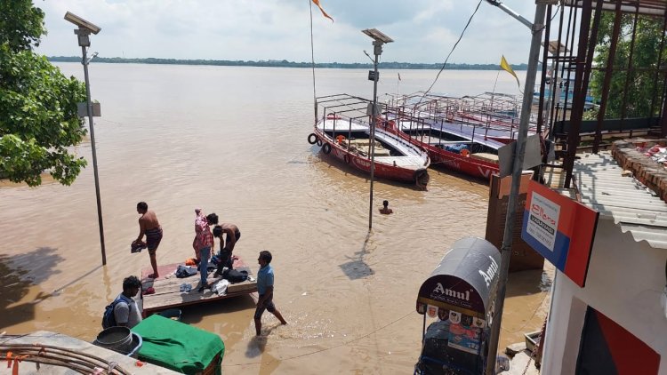 वाराणसी, गाजीपुर, बलिया, फाफामऊ और प्रयागराज में गंगा के जलस्तर में लगातार बढ़ाव