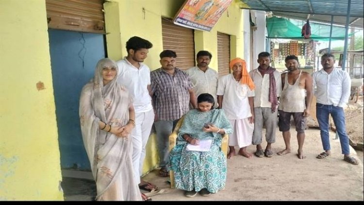 ग्वालियर में फौती नामांतरण प्रकरणों के शत-प्रतिशत निराकरण हेतु विशेष अभियान: कलेक्टर रुचिका चौहान के निर्देश पर पटवारी कर रहे बी-1 का वाचन