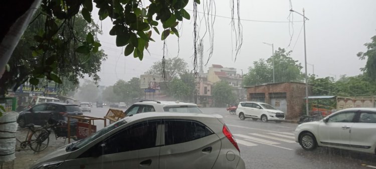 मौसम विभाग का अलर्ट: प्रयागराज समेत उत्तर प्रदेश के दस जनपदों में अगले तीन घंटों में तेज हवाओं और गरज के साथ बारिश की संभावना