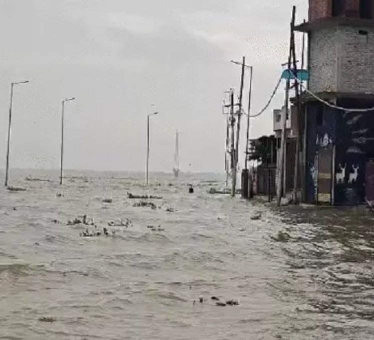 प्रयागराज में गंगा-यमुना विकराल रूप धारण कर रहीं, जलस्तर में अप्रत्याशित वृद्धि से हड़कंप