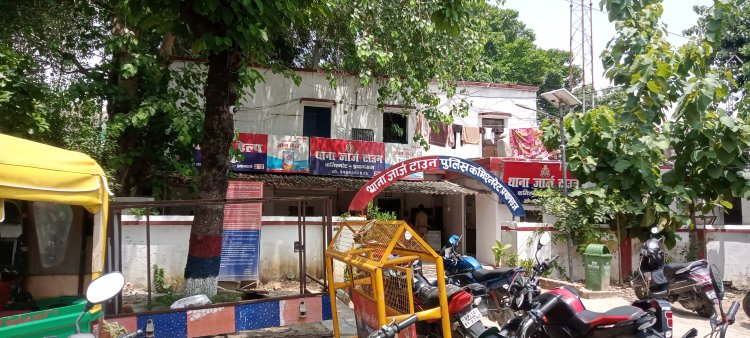 निजी छात्रावास में युवती की हुई जलने से मौत