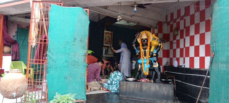 श्रावण मास के तीसरे सोमवार को शिव मंदिरों में लगा भक्तों का रेला
