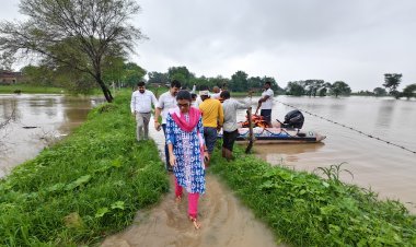 बांदा में यमुना ने बरपाया कहर: दो दर्जन गांव बाढ़ की चपेट में,सैकड़ों मकान ढहे, फसलें बर्बाद
