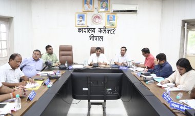 सीएम हेल्पलाइन की शिकायतों का शत-प्रतिशत करें निराकरण, अन्‍यथा होगी कार्रवाई : कलेक्टर