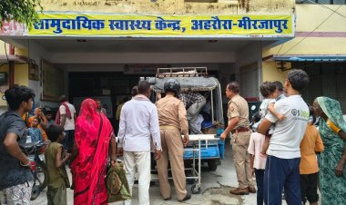 तेज रफ्तार स्कूटी ट्रक में घुसी, तीन युवक गंभीर