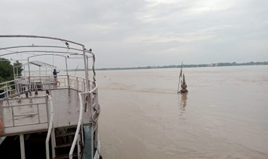 गंगा और वरुणा नदियाें में तैराकी पर प्रतिबंध, जर्जर मकानों को खाली करने की अपील