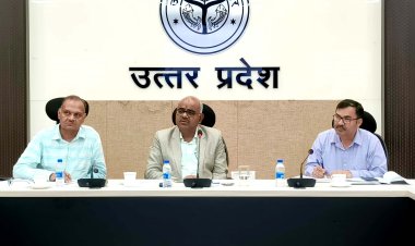 कानपुर में फाइलेरिया अभियान को लेकर बैठक को संबोधित करते जिलाधिकारी जितेंद्र प्रताप सिंह का छायाचित्र