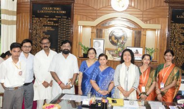 छात्राओं ने डीएम को बांधी राखी, लिया शिक्षा का संकल्प