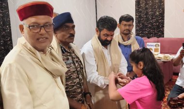 वाराणसी में भाई-बहन के प्यार का त्योहार रक्षाबंधन पर्व उत्साह से मनाया जा रहा