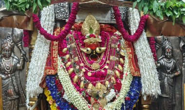 श्रद्धा और भक्ति से गूंजा विंध्यधाम, सावन पूर्णिमा पर देवी के दरबार में भारी भीड़