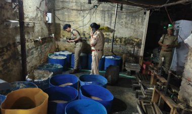 गाजियाबाद पुलिस ने छापा मारकर किया नकली पनीर बनाने की फैक्टरी का भंडाफोड़