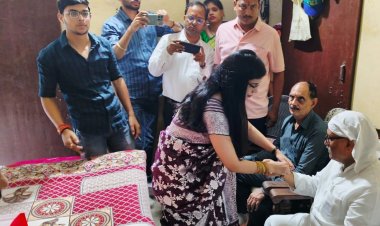 शहीद विशाल पाण्डेय की बहनों से कांग्रेस प्रदेश अध्यक्ष अजय राय ने बंधवाई राखी