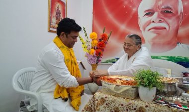 "रक्षाबंधन पर ब्रह्मकुमारी बहनों संग बंधा प्रेम का अटूट बंधन, शाहपुर में राखी मिलन कार्यक्रम में पहुँचे सांसद रवि किशन