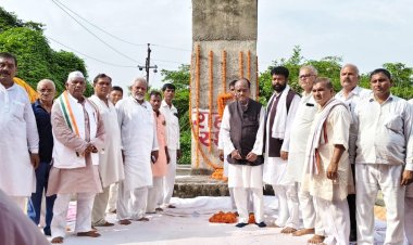 आजादी के दीवानों ने देश के लिए अपने प्राणों को न्यौछावर कर दिया: अशफाक