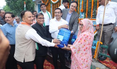 नोएडा प्राधिकरण ने शहरवासियों को दी 8वें वाटर एटीएम की सौगात, सीईओ ने किया उद्घाटन
